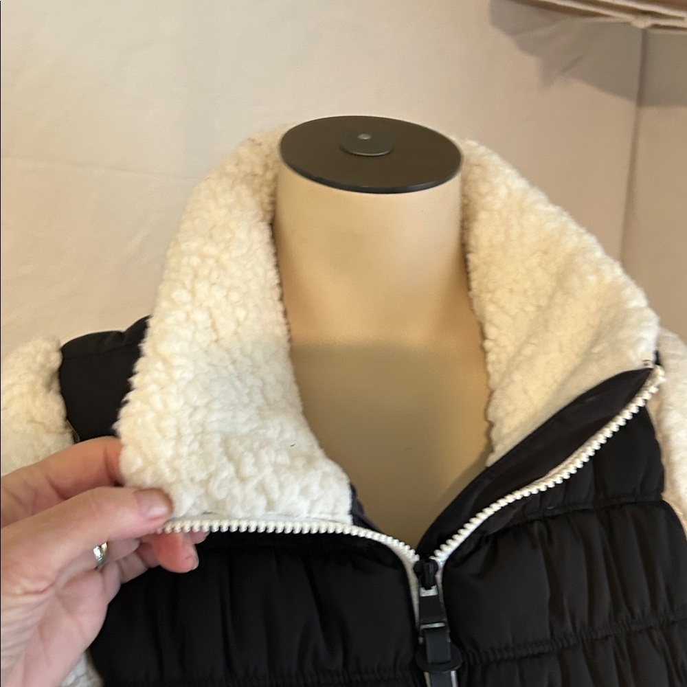 CALVIN KLEIN PERFORMANCE PUFFER VEST BLACK QUILTED ZIP UP SHERPA TRIM SZ M - Picture 3 of 12